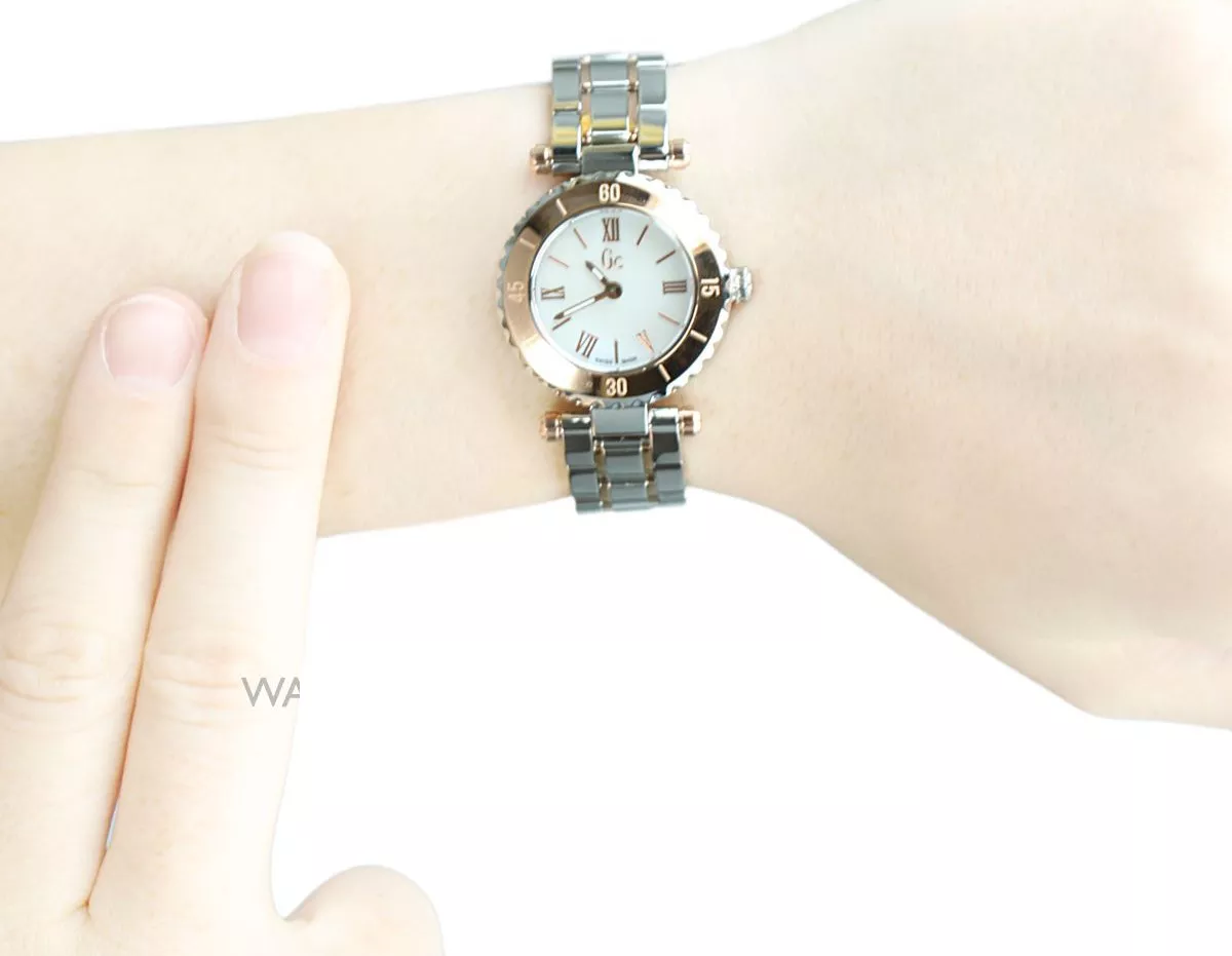  GUESS Gc Mini Chic Timepiece, 28mm