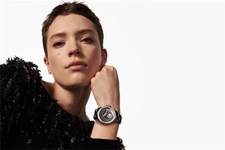 Lịch Sử Của Một Thiết Kế Mang Tính Đột Phá - Chanel J12