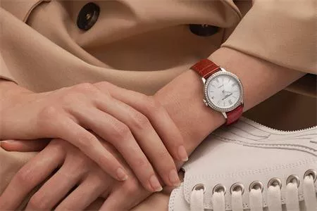 BAUME & MERCIER - SỰ KẾT HỢP CHO PHONG CÁCH MÙA THU TINH TẾ
