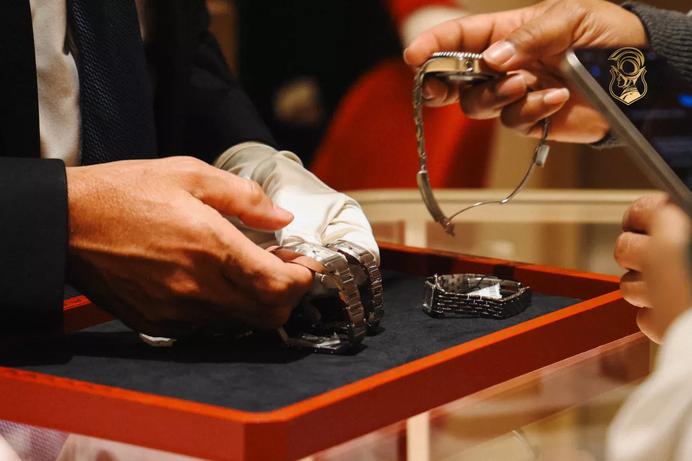Mua đồng hồ dây da tại Luxshopping với nhiều ưu đãi hấp dẫn