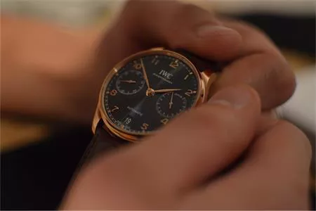 10 TIPS CHĂM SÓC ĐỒNG HỒ CƠ CAO CẤP CỦA CHUYÊN GIA