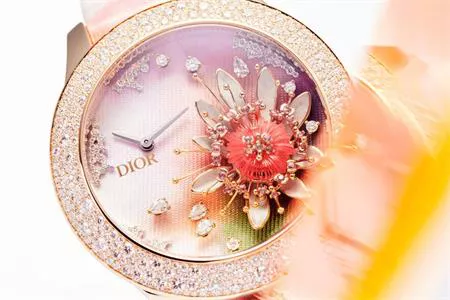 NHỮNG ĐÓA HOA MỚI BỪNG NỞ TẠI KHU VƯỜN DIOR GRAND SOIR