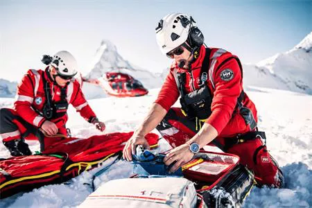 ĐỒNG HỒ HAMILTON PHI CÔNG CÓ GÌ HẤP DẪN?