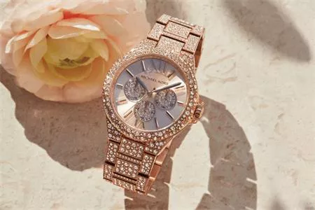 RẠNG RỠ PHONG CÁCH GIAO MÙA VỚI BST ĐỒNG HỒ NỮ MICHAEL KORS ĐÍNH ĐÁ