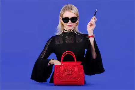 Trải nghiệm những mẫu đồng hồ Versace dây da cổ điển
