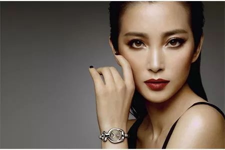 Lý do phái đẹp nên đeo đồng hồ mỗi ngày