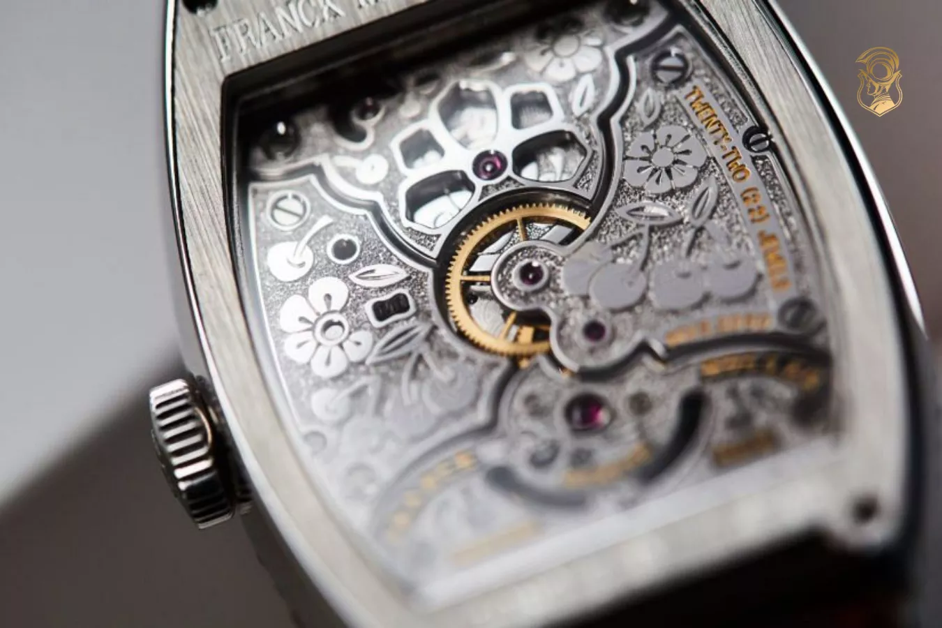 Đồng hồ Franck Muller Cintrée Curvex với trái tim bộ máy in-house