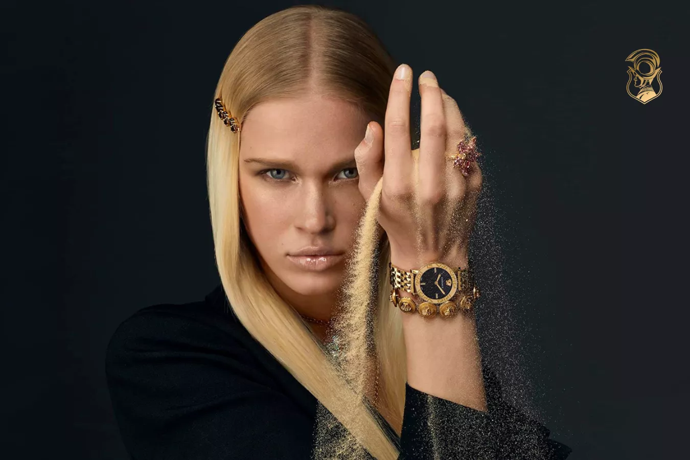 Greca trên đồng hồ Versace được biến tấu linh hoạt