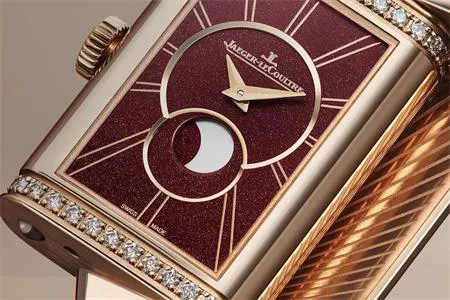 SẮC ĐỎ NỒNG NÀN CHO BST ĐỒNG HỒ NỮ FALL-WINTER 2021