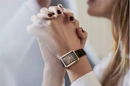 Chanel tạo sự thích thú với đồng hồ mới Boyfriend Skeleton 2018