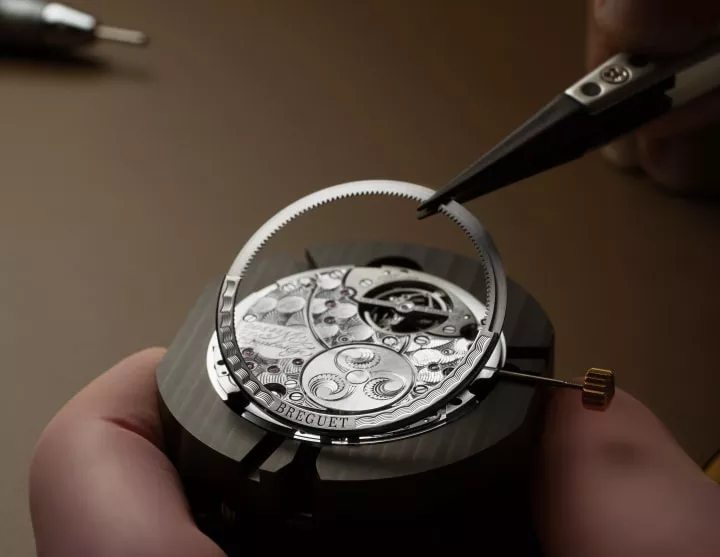 Chất liệu đồng hồ Breguet 