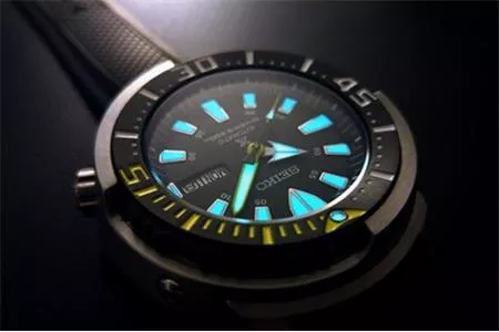 2 thương hiệu đồng hồ nam chính hãng cực chất nhưng giá 