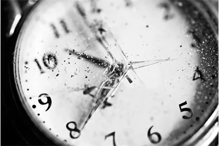 Dấu hiệu nhận biết đồng hồ đeo tay bị vào nước