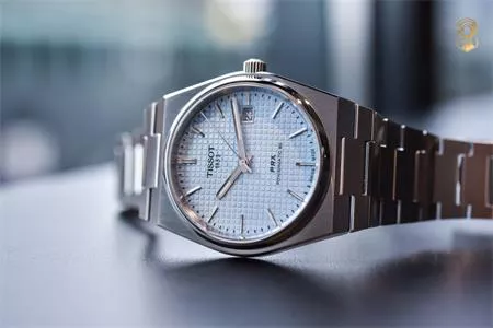 Xu hướng mới: Sự hấp dẫn độc đáo của đồng hồ dáng Tonneau cải tiến