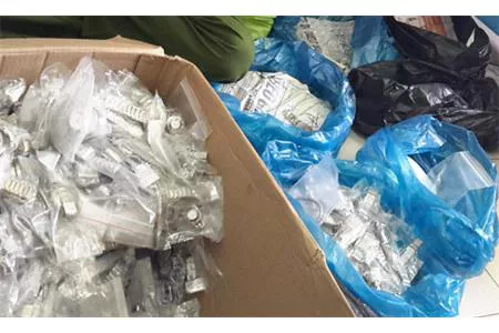 Bắt gần 2.000 đồng hồ đep tay nhập ngoại không rõ nguồn gốc