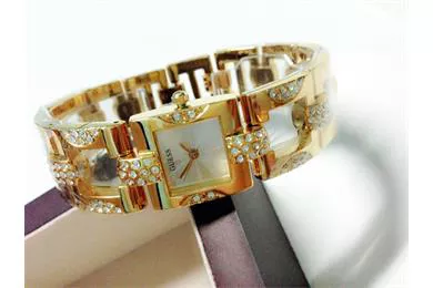 Những mẫu đồng hồ Guess nữ chính hãng dây kim loại đẹp và sang trọng giá dưới 10 triệu đồng