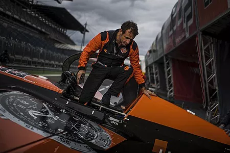 Hamilton Watches - Nhà tài trợ chính thức của giải vô địch The Red Bull Air Race