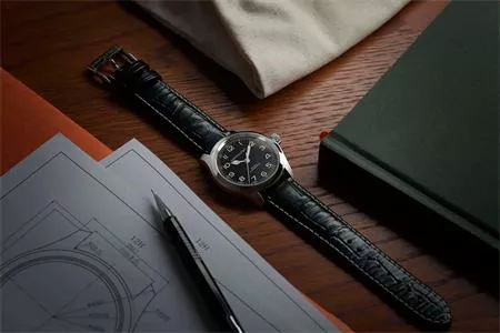 Đồng Hồ Hamilton Khaki Field Murph 38mm Mới Với Kích Thước Nhỏ Gọn Hơn