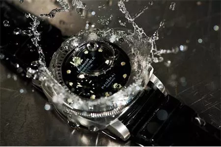 Tìm hiểu về thông số chống nước trên những chiếc đồng hồ hiệu chính hãng