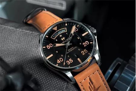 5 đồng hồ phi công Thụy Sĩ đáng sở hữu