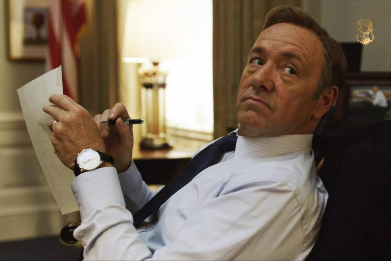 Diễn viên điện ảnh Kevin Spacey đeo chiếc IWC Portugese Chronograph trong show truyền hình House of Cards