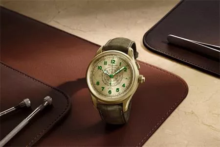 MONTBLANC 1858 SPLIT-SECOND VỚI MẶT SỐ VÀNG CHANH?