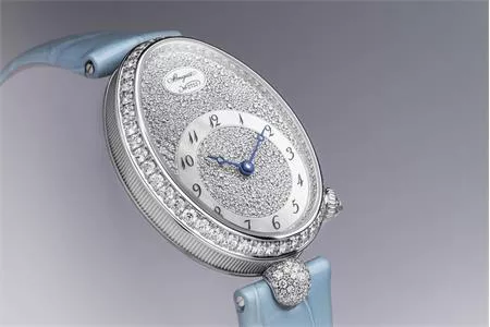 NỀN TUYẾT KIM CƯƠNG TRÊN MẶT SỐ BREGUET REINE DE NAPLES 8938