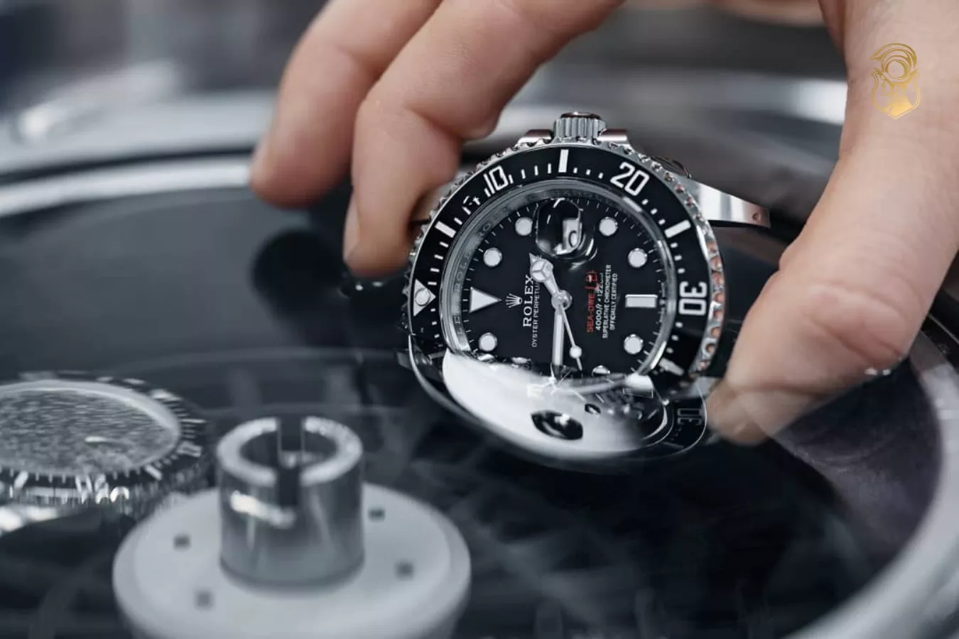 Đồng hồ Rolex với bộ máy chính xác và bền bỉ 