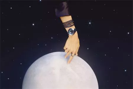 ĐỒNG HỒ SWAROVSKI CỦA NƯỚC NÀO?