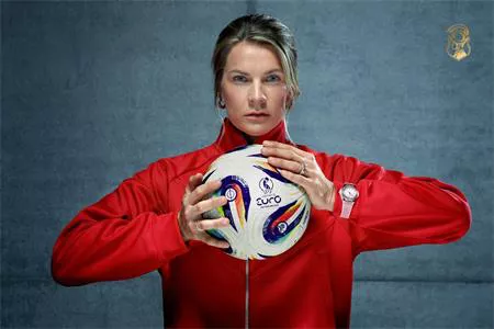 Đồng hồ thể thao nữ – Tuyệt tác sport chic khiến phái đẹp khó rời mắt