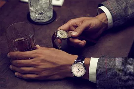 VACHERON CONSTANTIN HỒI TƯỞNG LẠI NHỮNG NĂM 40 VỚI DÒNG ĐỒNG HỒ HISTORIQUES TRIPLE CALENDRIER 1942/1948