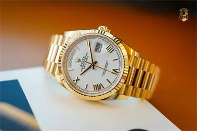 Đồng hồ vàng 18K – Sang trọng & giá trị bền vững