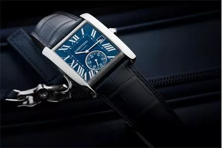 CATIER TANK ANGLAISE WATCHES – CỔ XE TĂNG GHI DẤU THỜI GIAN
