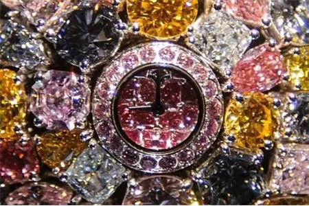 Ngỡ ngàng chiếc đồng hồ nữ hàng hiệu trị giá gần 50 triêu USD