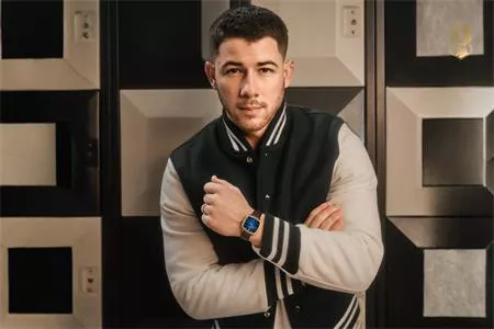 Fossil x Nick Jonas Luxe: BST đồng hồ giới hạn từ biểu tượng phong cách Nick Jonas