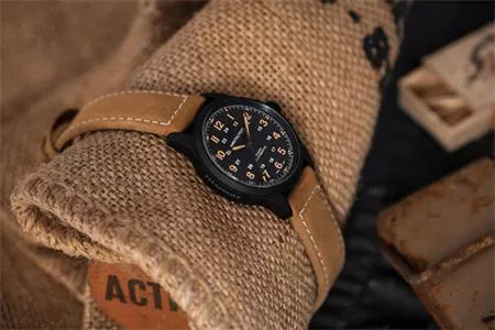 HAMILTON KHAKI FIELD TITANIUM AUTO - SỰ HÒA HỢP GIỮA MỚI VÀ CŨ