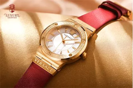 NÓNG BỎNG VÀ QUYẾN RŨ - MÓN QUÀ NOEL ĐẾN TỪ BST THỜI GIAN CỦA VERSACE