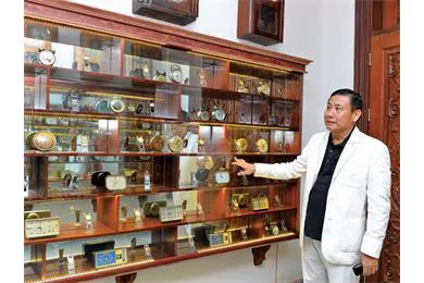 Phạm Xuân Long - Bộ sưu tập hơn 30.000 đồng hồ