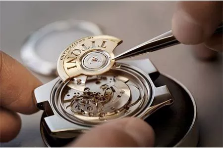 Tập đoàn đồng hồ lớn nhất Thụy Sỹ Swatch Group phát triển hệ điều hành Smartwatch riêng chống sự bành trướng của Google và Apple