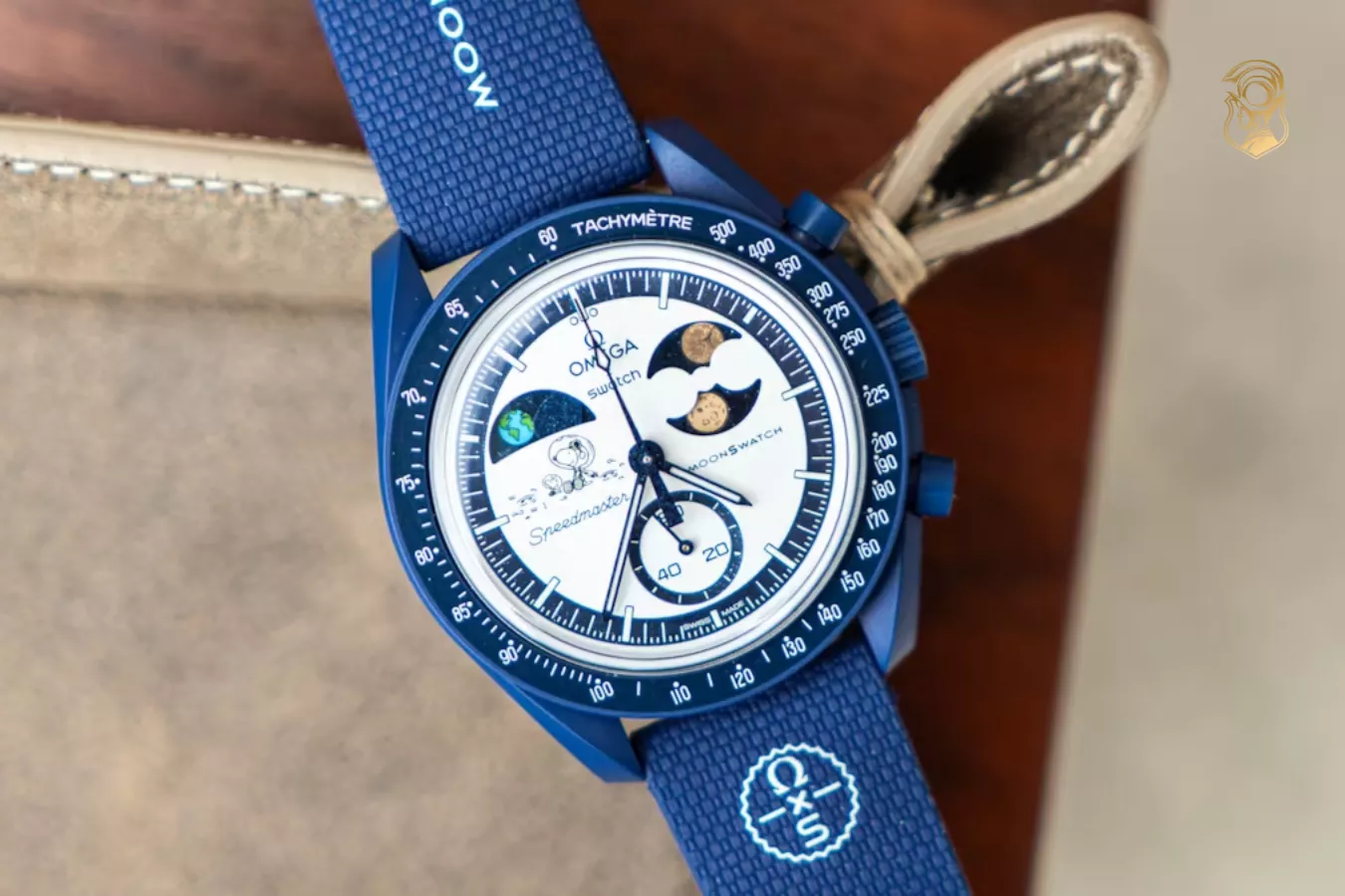 Sự tích hợp Mặt Trăng và Trái Đất Omega x Swatch Moonswatch Mission to Earthphase – Moonshine Gold