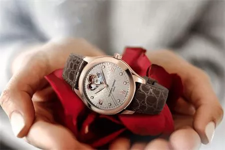 QUÀ TẶNG GIÁNG SINH - ĐẶT YÊU THƯƠNG VÀO NHỮNG CHIẾC ĐỒNG HỒ