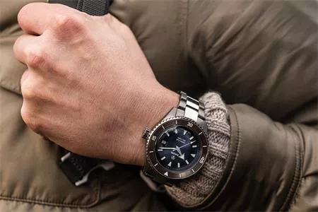 RADO TRÌNH LÀNG ĐỒNG HỒ LẶN CAPTAIN COOK CERAMIC CÔNG NGHỆ CAO