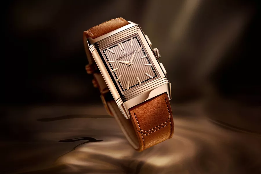 Jaeger-LeCoultre giới thiệu Reverso Tribute Chronograph vàng hồng nguyên khối