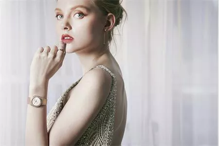 LÀM MỚI PHONG CÁCH VỚI 10 DÒNG ĐỒNG HỒ NỮ HẤP DẪN 2019