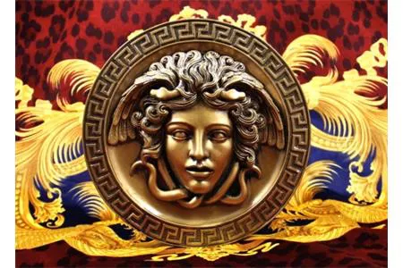 Versace Ra Mắt Phiên Bản Đồng Hồ HELENYIUM Trang Bị Mặt Kính Sapphire Giá Gần 30 Triệu Đồng
