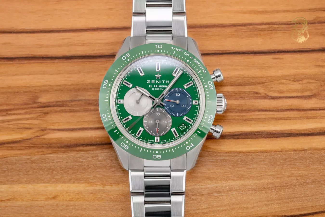 Chronomaster Sport đầu tiên khoác lên mình sắc xanh lá cây chủ đạo